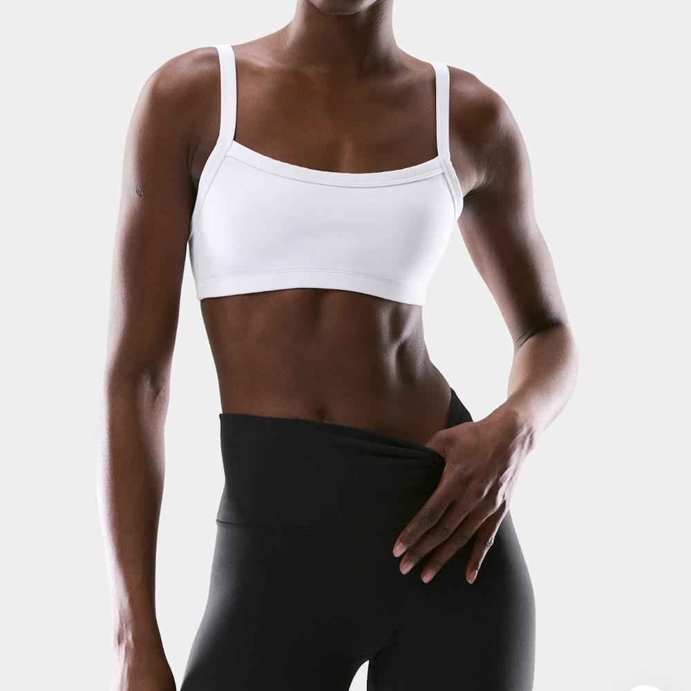 Aritzia TNA Tumbler Sports Bra